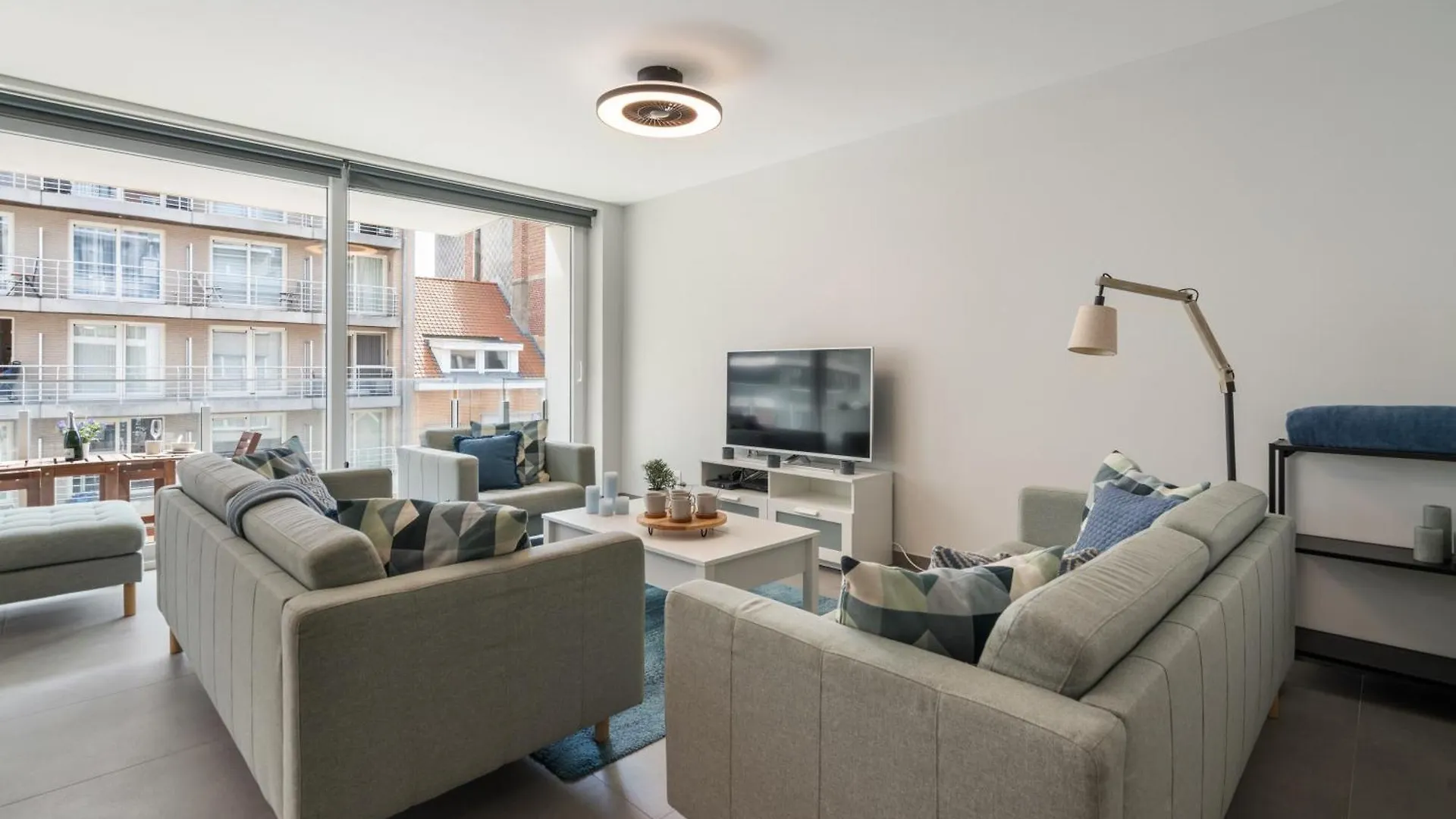 Apartment Huys Leo - Appartement Met Top Ligging In Middelkerke