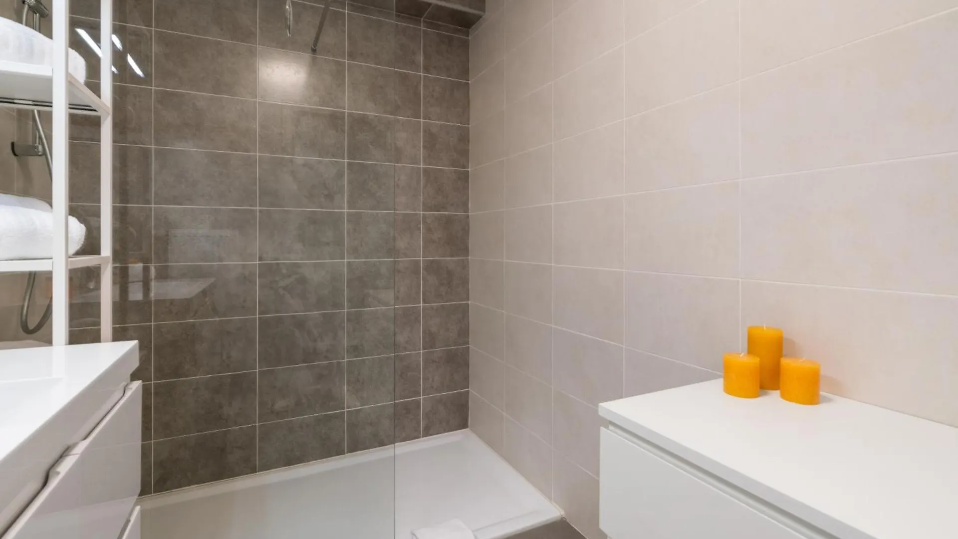 Huys Leo - Appartement Met Top Ligging In Middelkerke