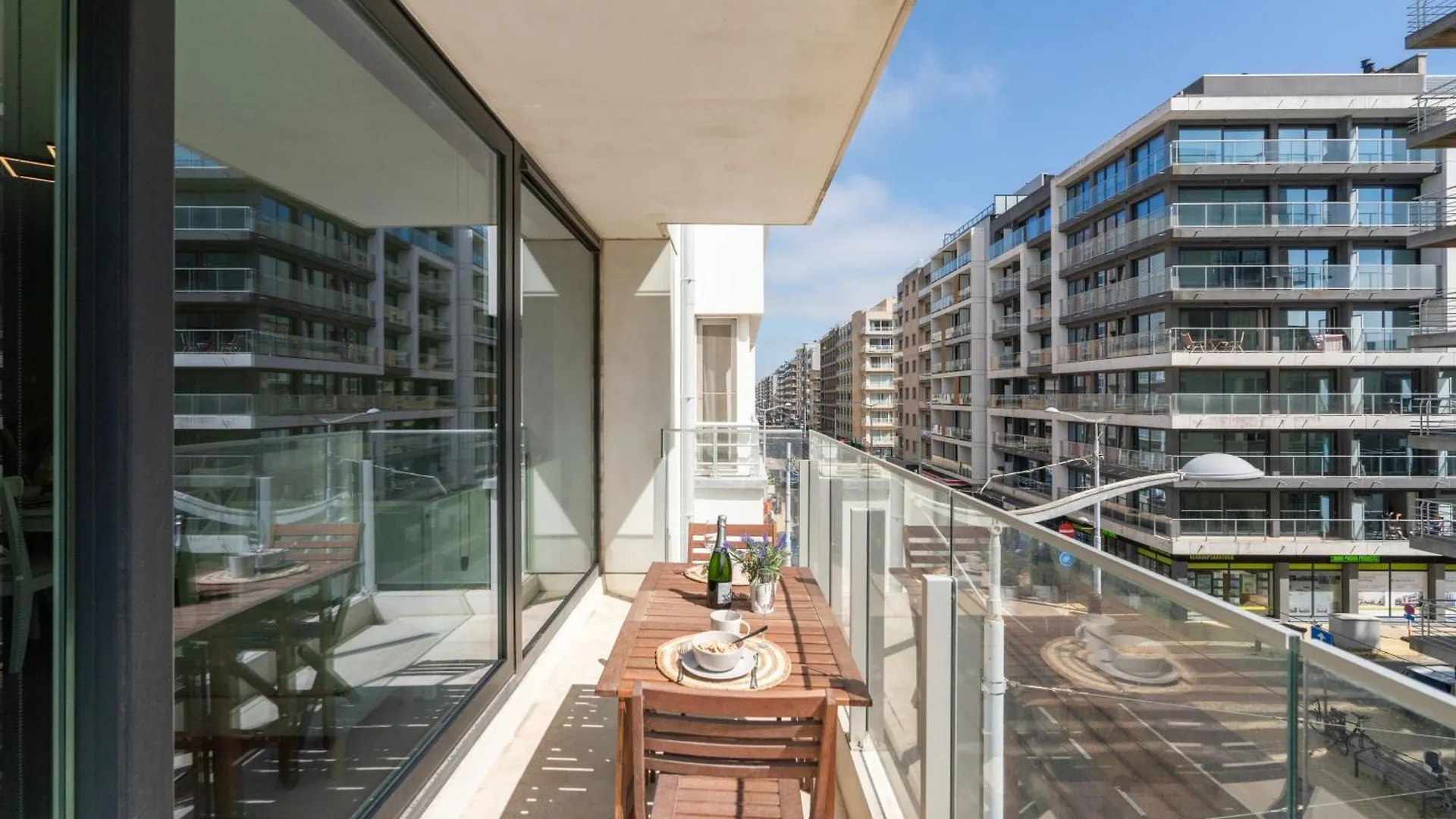 Apartment Huys Leo - Appartement Met Top Ligging In Middelkerke Belgium