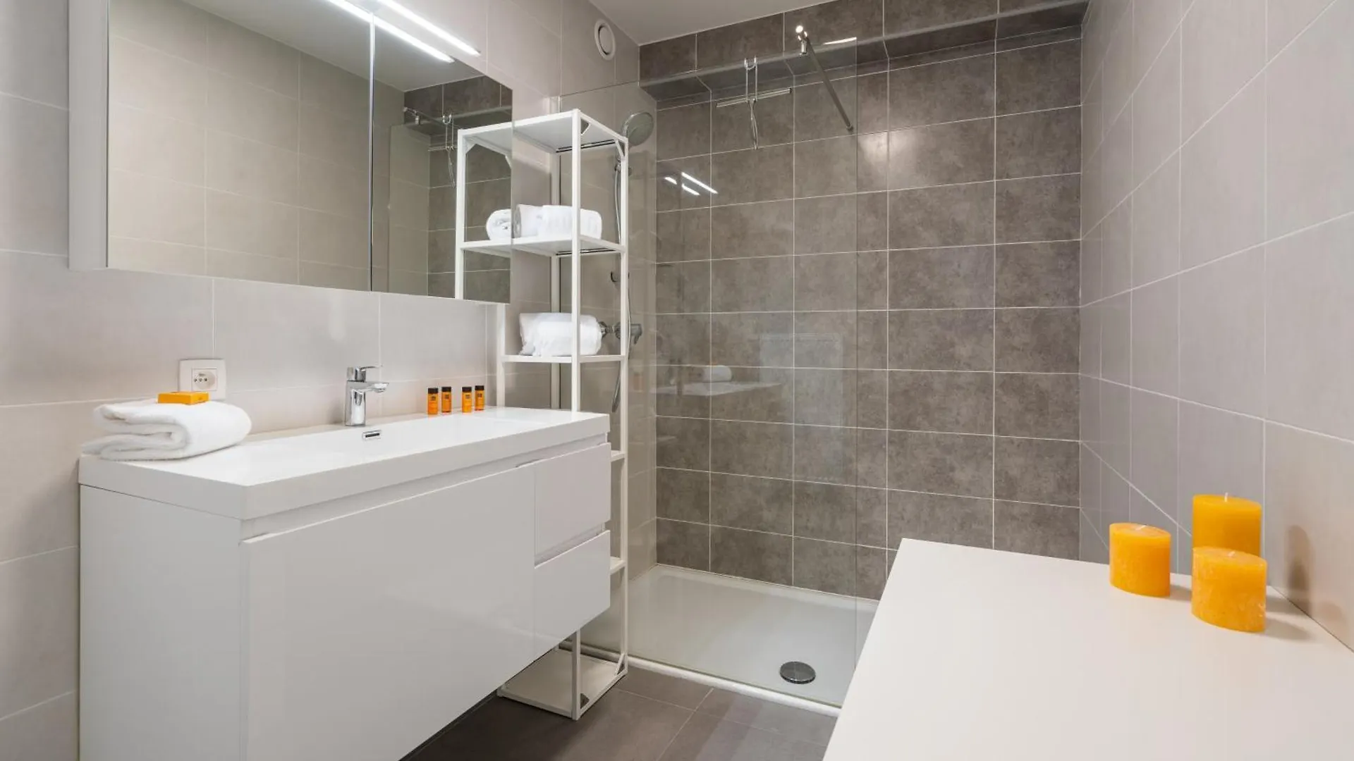 Huys Leo - Appartement Met Top Ligging In Middelkerke Belgium