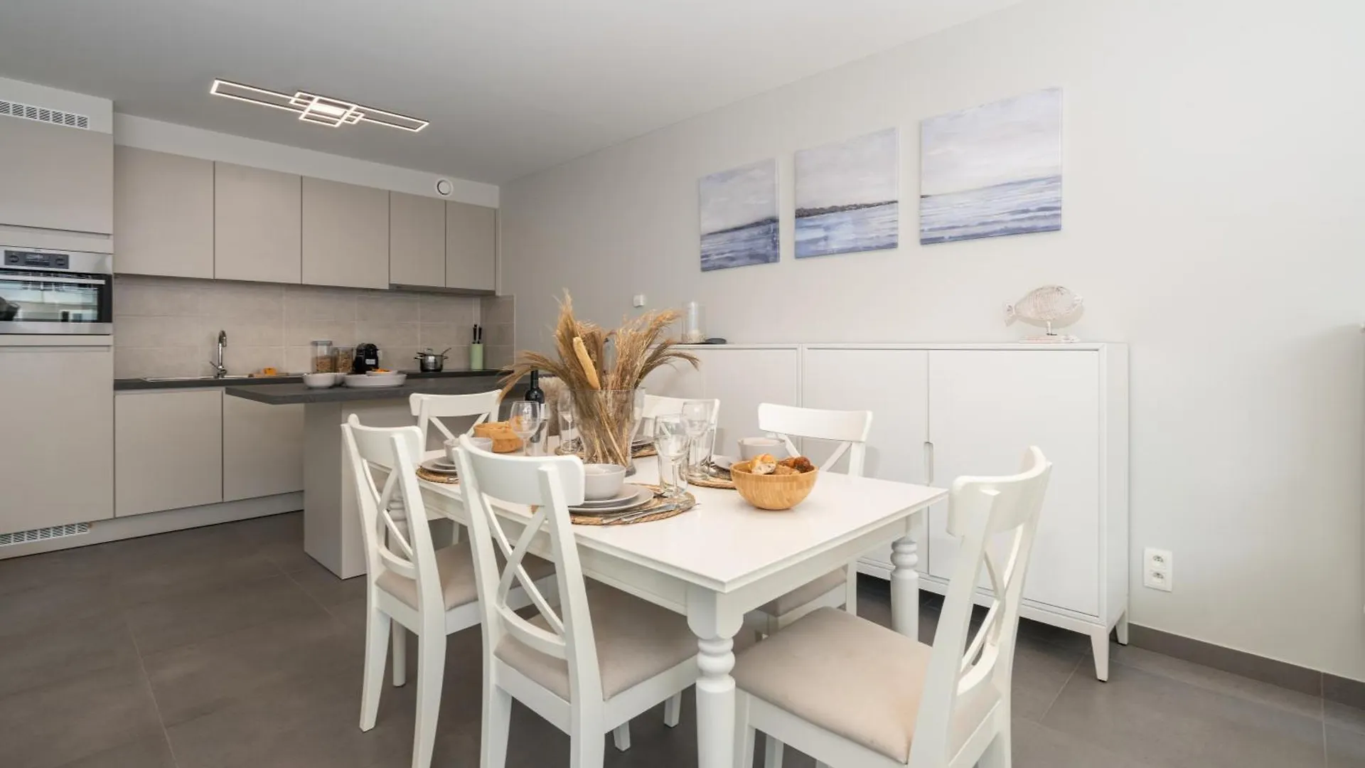 Huys Leo - Appartement Met Top Ligging In Middelkerke 0*,  Belgium
